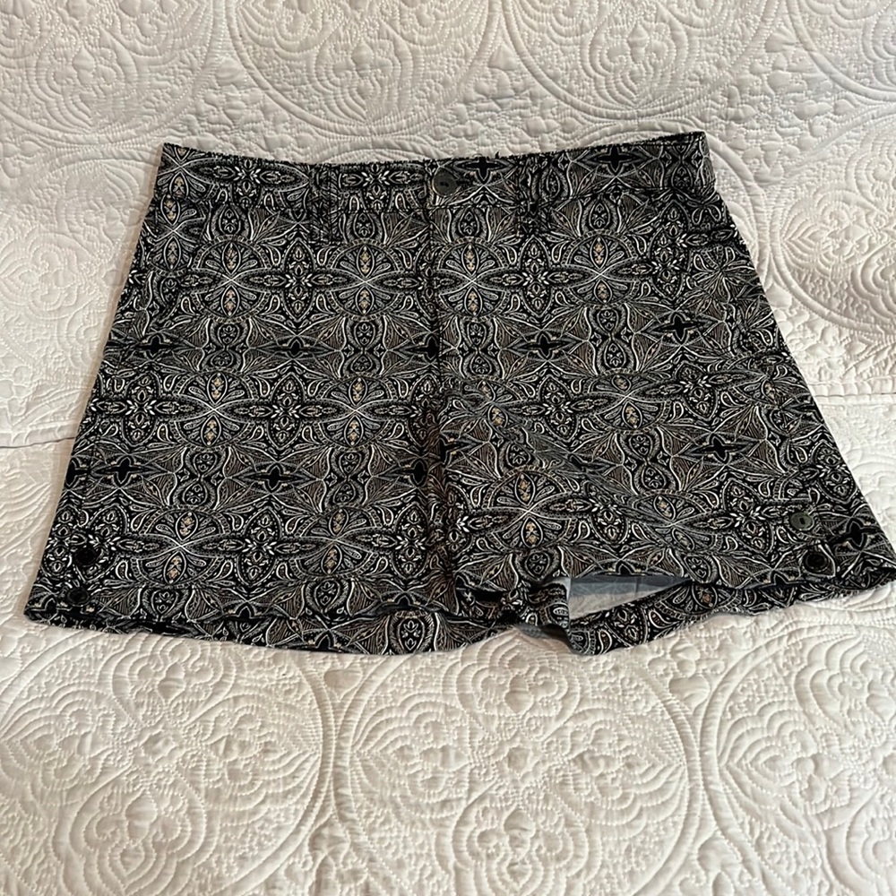 Gloria Vanderbilt‎ paisley print shorts, size 6